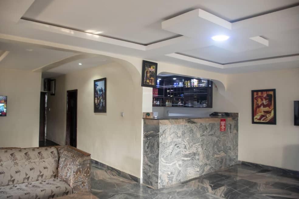 Kay Luxury Suites Uyo Exterior foto