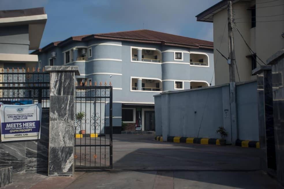 Kay Luxury Suites Uyo Exterior foto
