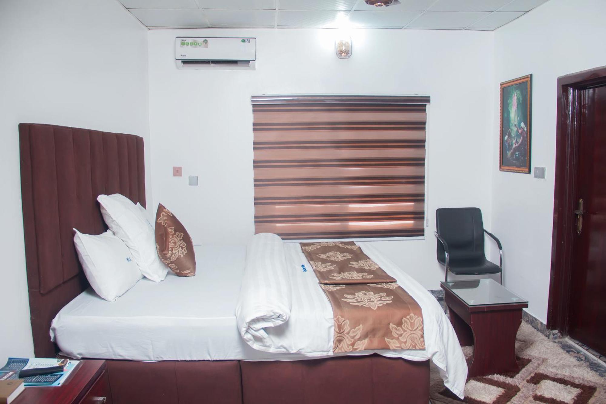 Kay Luxury Suites Uyo Exterior foto